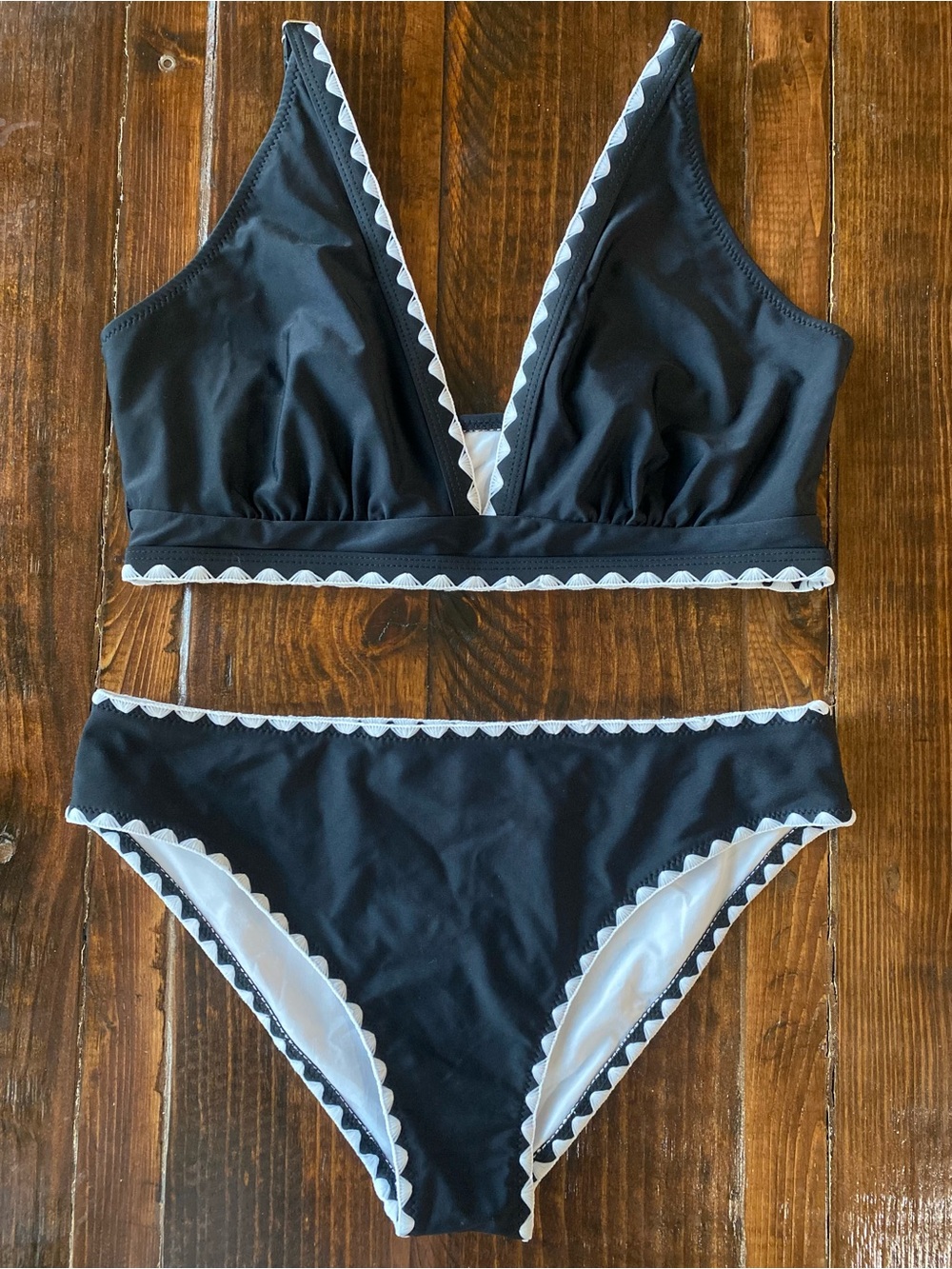 Popfeelings Black & White Scalloped Trim Bikini Set Size Medium